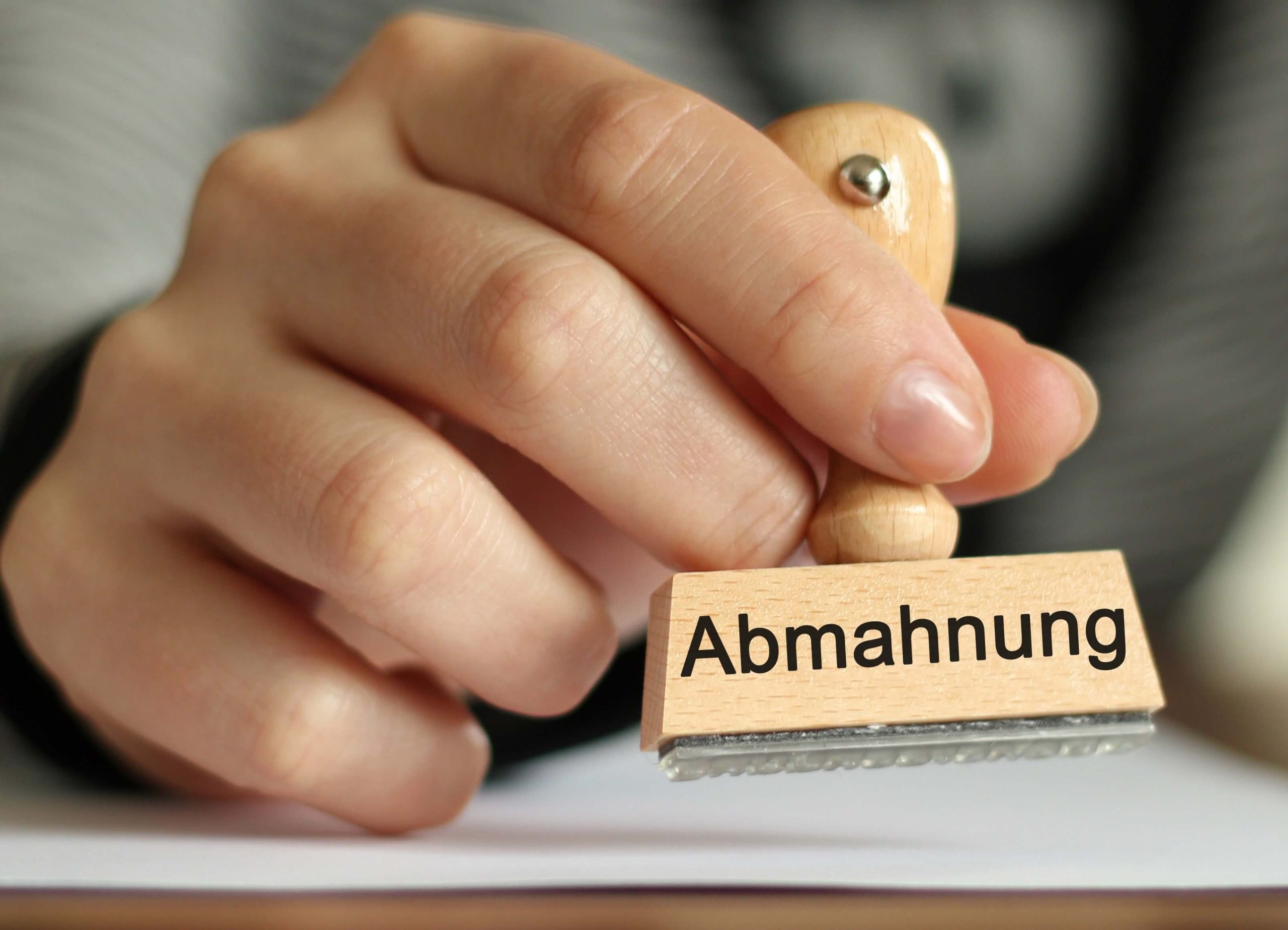 Abmahnung eines Mitarbeiters: Gründe, Beispiele und Muster